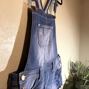 Women’s denim overall shorts, small